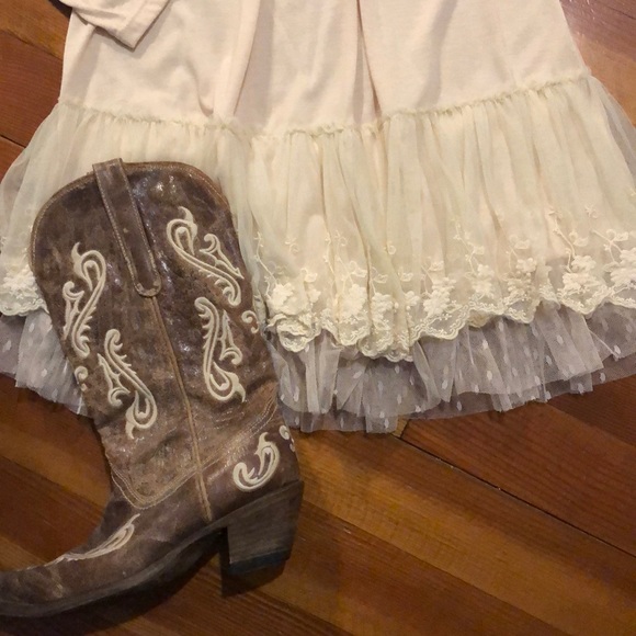 Ryu Cream Tulle Dress BOHO country theme - Picture 7 of 8